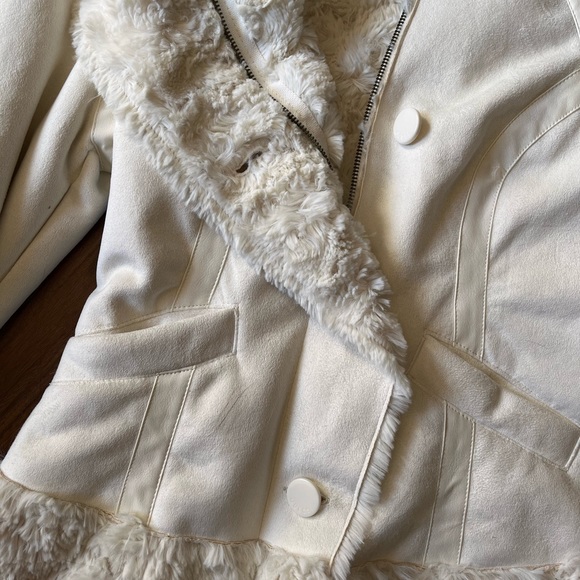 *SOLD* GUESS faux suede fur white coat - Picture 2 of 3